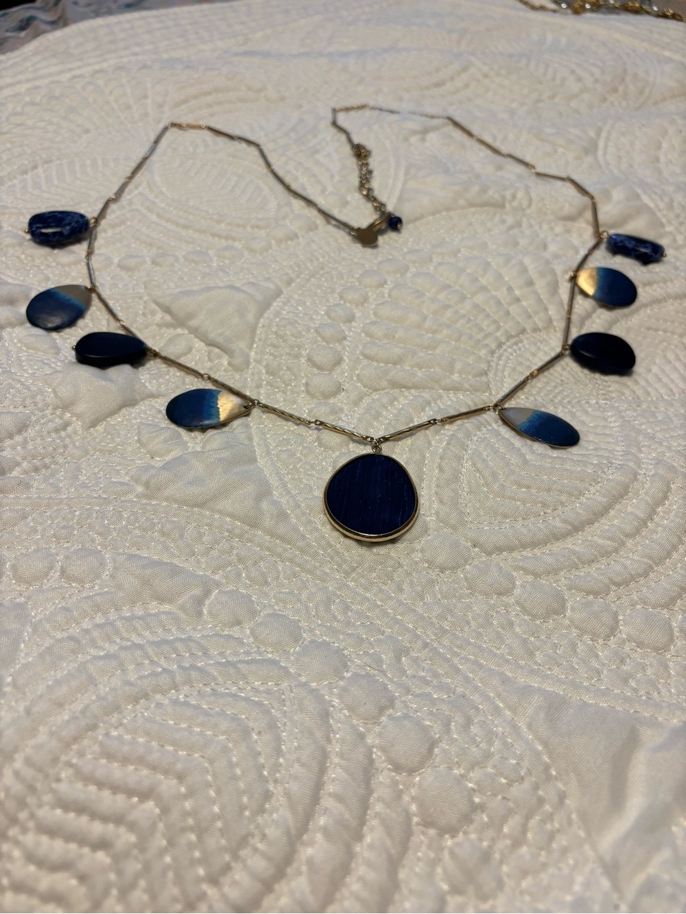 Chico’s Blue Teardrop Statement Necklace Gold Tone Adjustable Boho Coastal - Picture 4 of 5